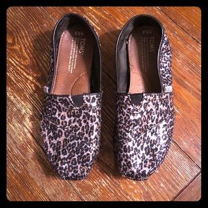😸EUC TOMS Sequined Leopard Print Shoes Sz 6.5😸